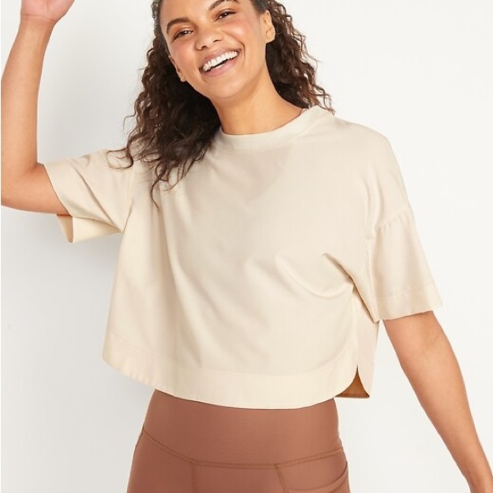 OLD NAVY // Short-Sleeve StretchTech Loose Cropped T-Shirt